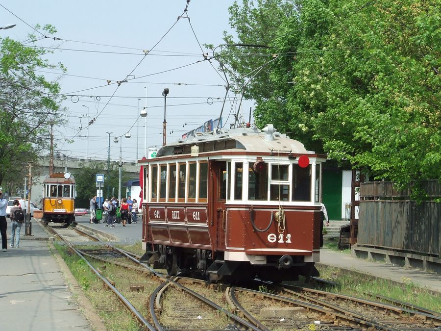 Ganz tram #611