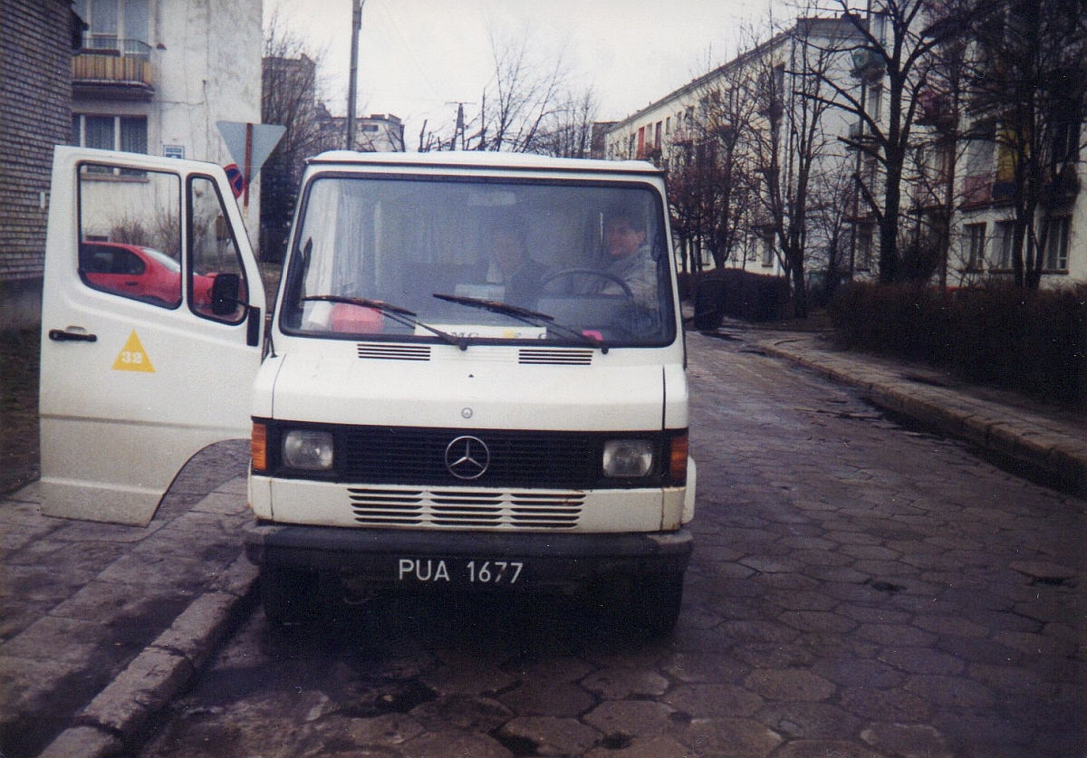 Mercedes-Benz 207 D #32